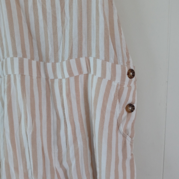 Hollister Women's Romper Size Small - Picture 3 of 6